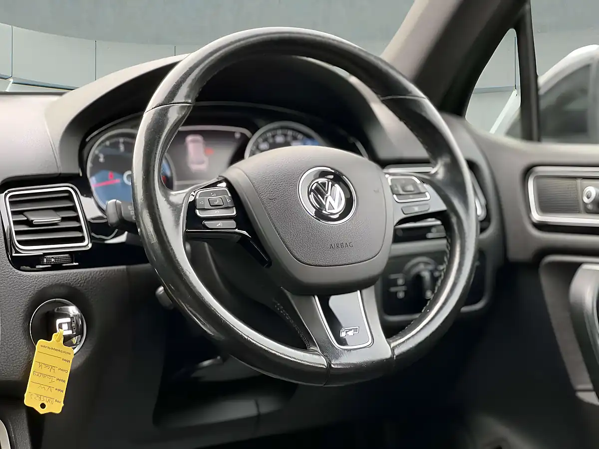 Used 2015 Volkswagen Touareg R-Line Black - Interior and Exterior details 15
