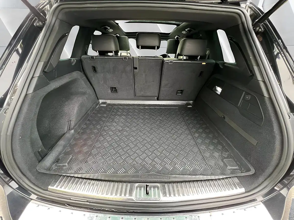 Used 2015 Volkswagen Touareg R-Line Black - Interior and Exterior details 18