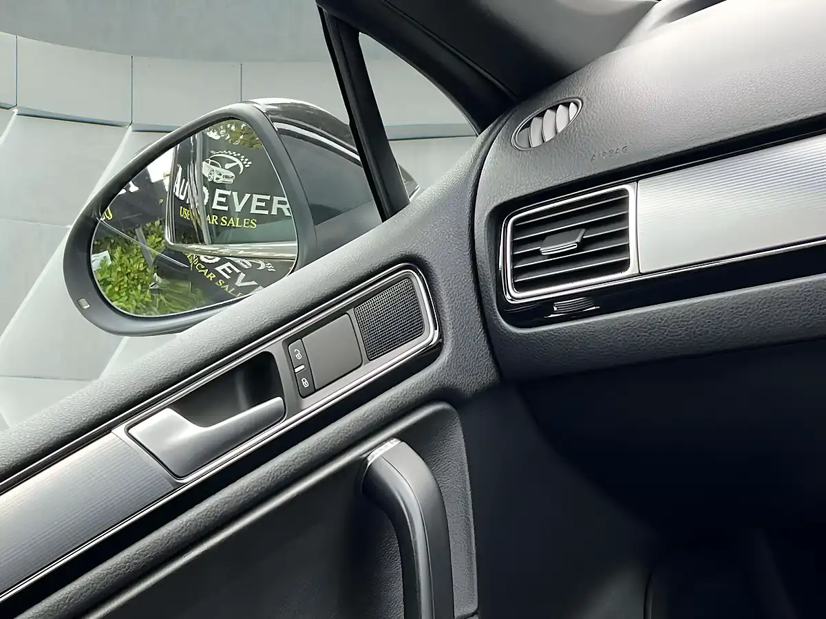 Used 2015 Volkswagen Touareg R-Line Black - Interior and Exterior details 20