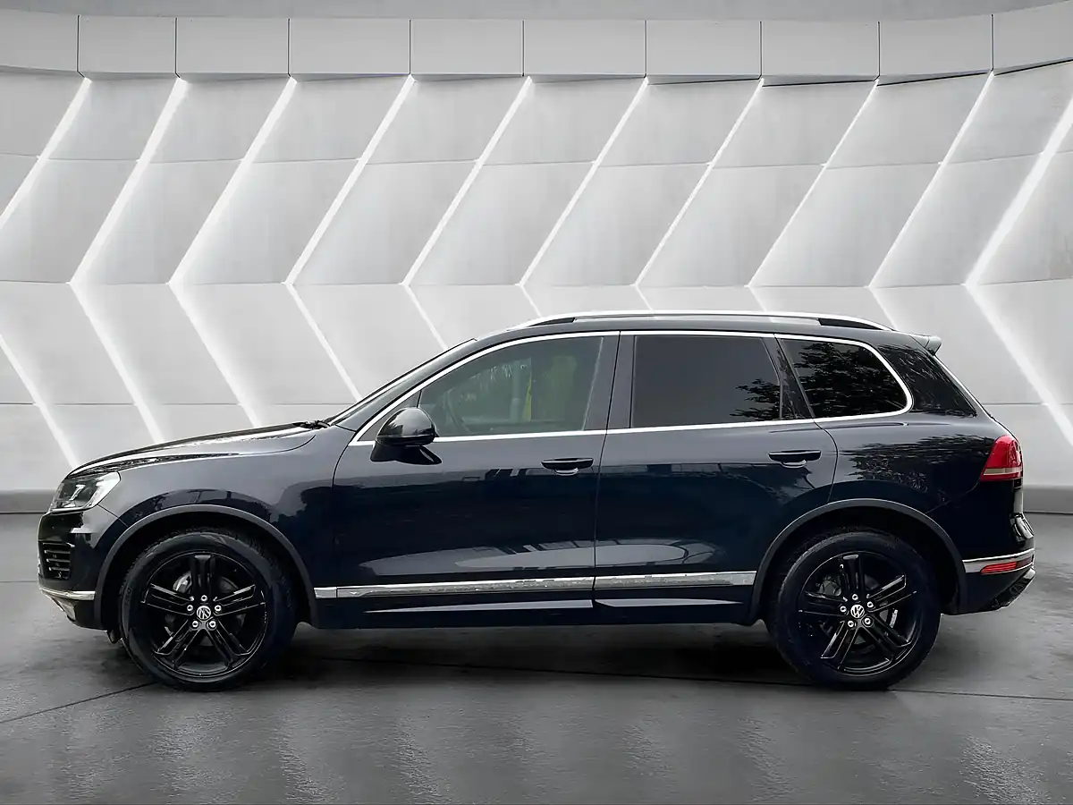 Used 2015 Volkswagen Touareg R-Line Black - Interior and Exterior details 6