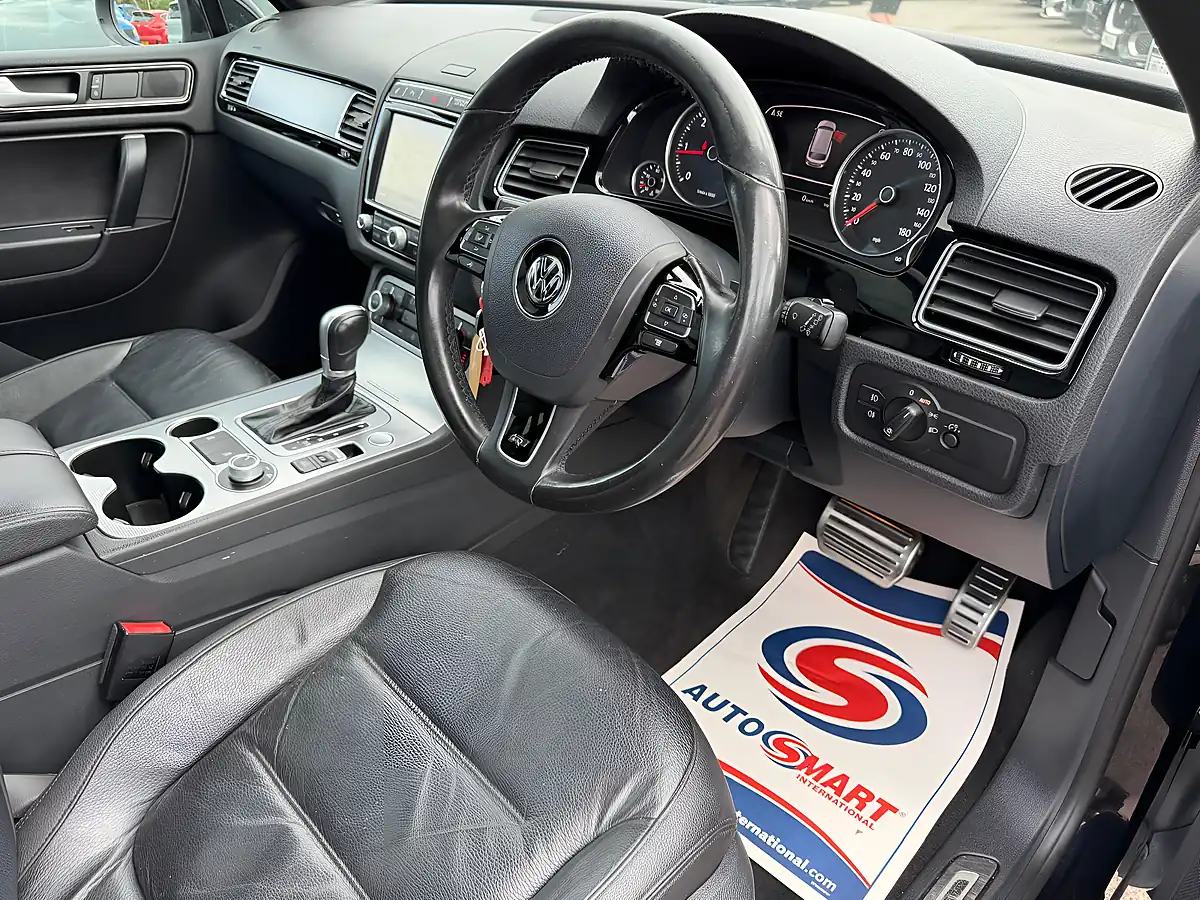 Used 2015 Volkswagen Touareg R-Line Black - Interior and Exterior details 16