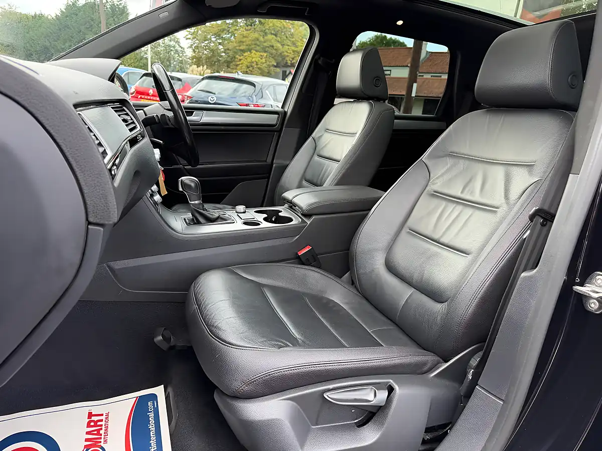 Used 2015 Volkswagen Touareg R-Line Black - Interior and Exterior details 18