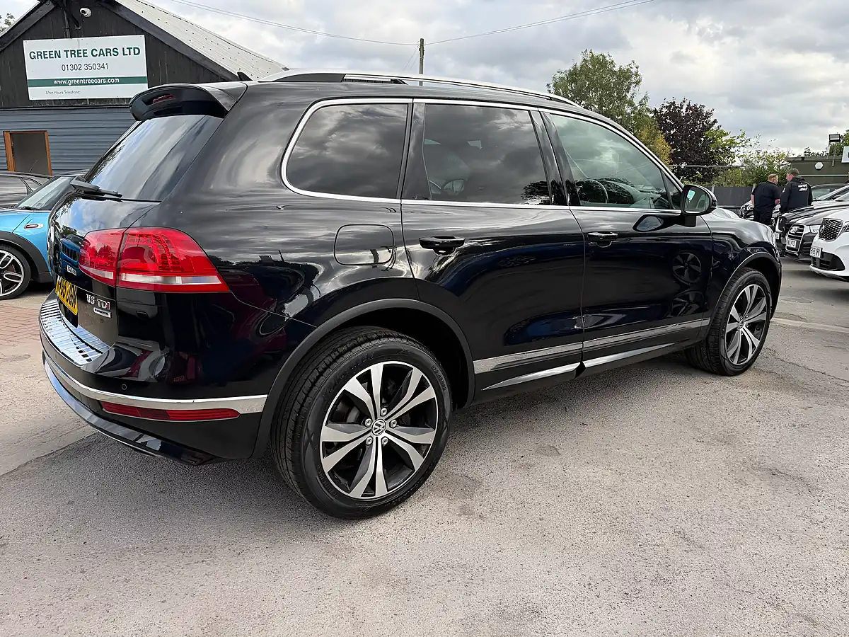 Used 2015 Volkswagen Touareg R-Line Black - Interior and Exterior details 4