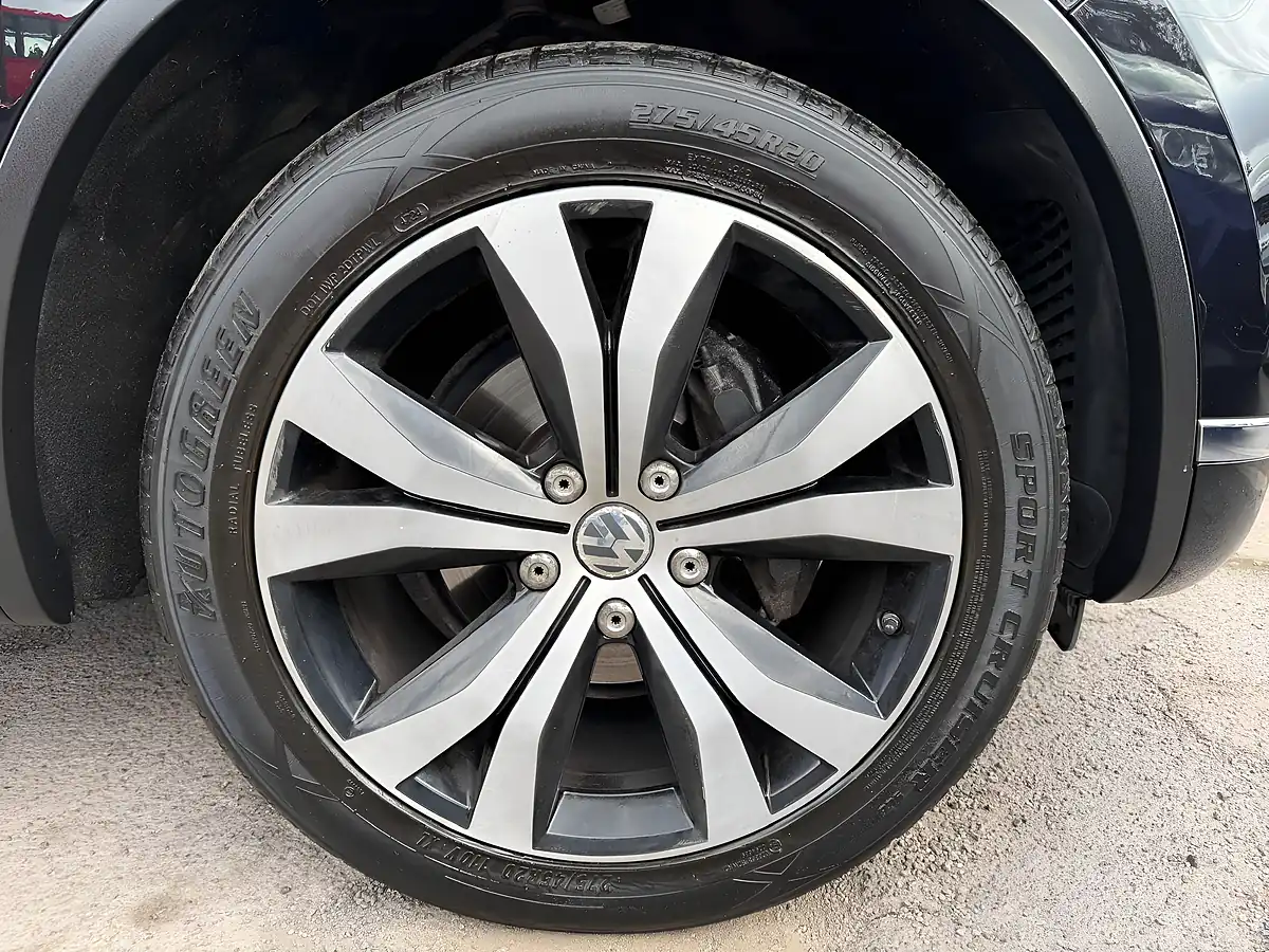 Used 2015 Volkswagen Touareg R-Line Black - Interior and Exterior details 5
