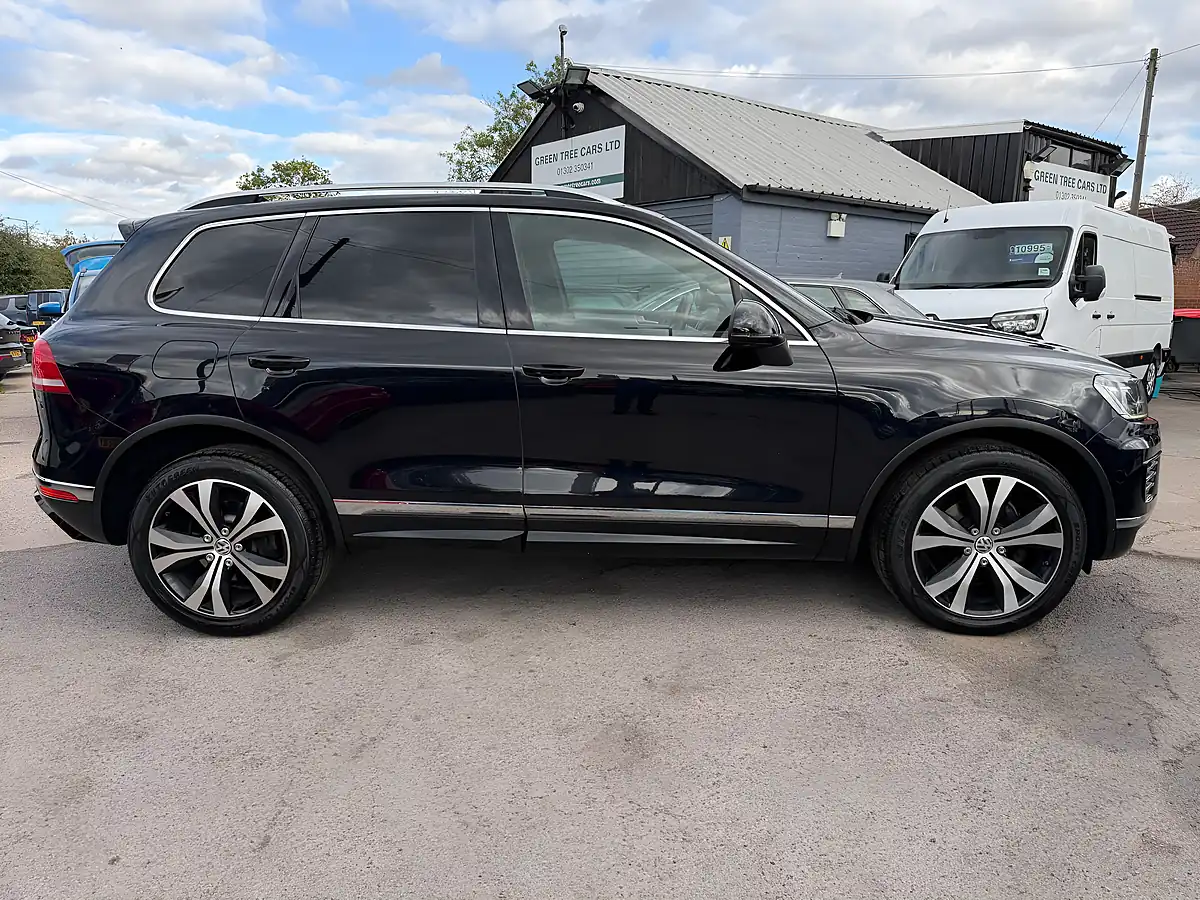 Used 2015 Volkswagen Touareg R-Line Black - Interior and Exterior details 6