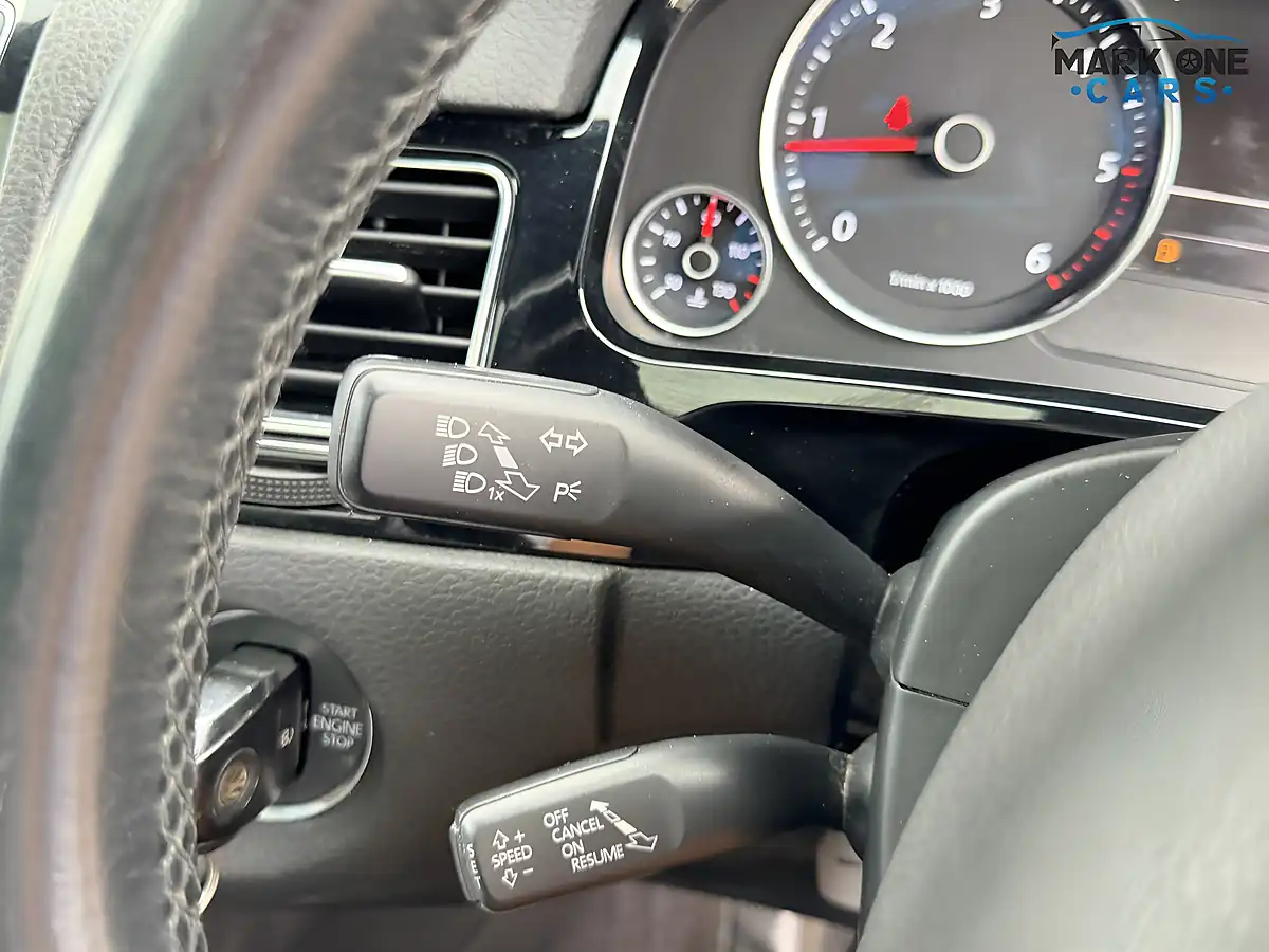 Used 2015 Volkswagen Touareg R-Line Blue - Interior and Exterior details 12