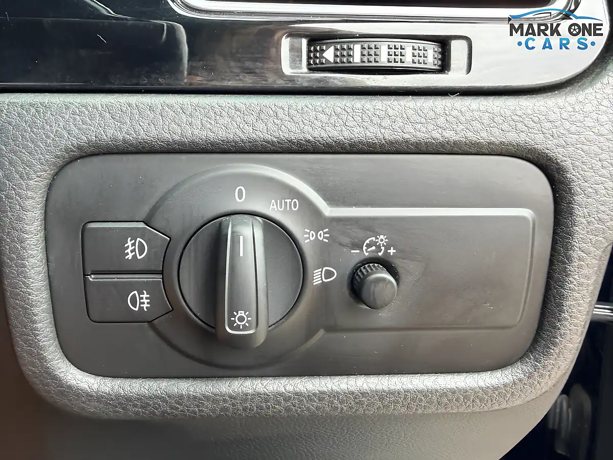 Used 2015 Volkswagen Touareg R-Line Blue - Interior and Exterior details 14