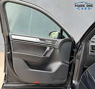 Used 2015 Volkswagen Touareg R-Line Blue - Interior and Exterior details 16