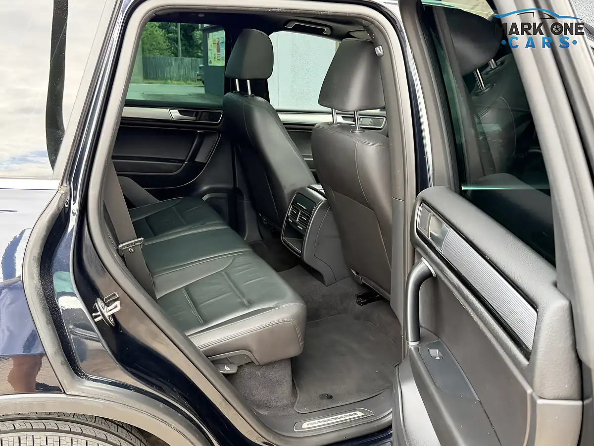Used 2015 Volkswagen Touareg R-Line Blue - Interior and Exterior details 19