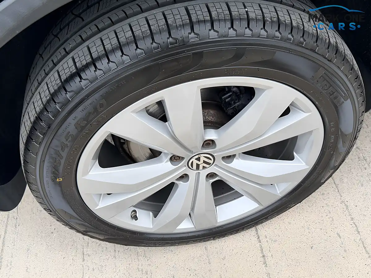 Used 2015 Volkswagen Touareg R-Line Blue - Interior and Exterior details 4
