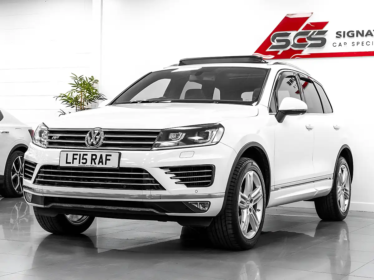 Used 2015 Volkswagen Touareg R-Line Pure White - Front View
