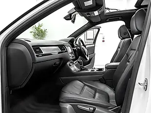 Used 2015 Volkswagen Touareg R-Line Pure White - Interior and Exterior details 11