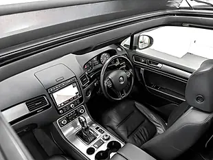 Used 2015 Volkswagen Touareg R-Line Pure White - Interior and Exterior details 12