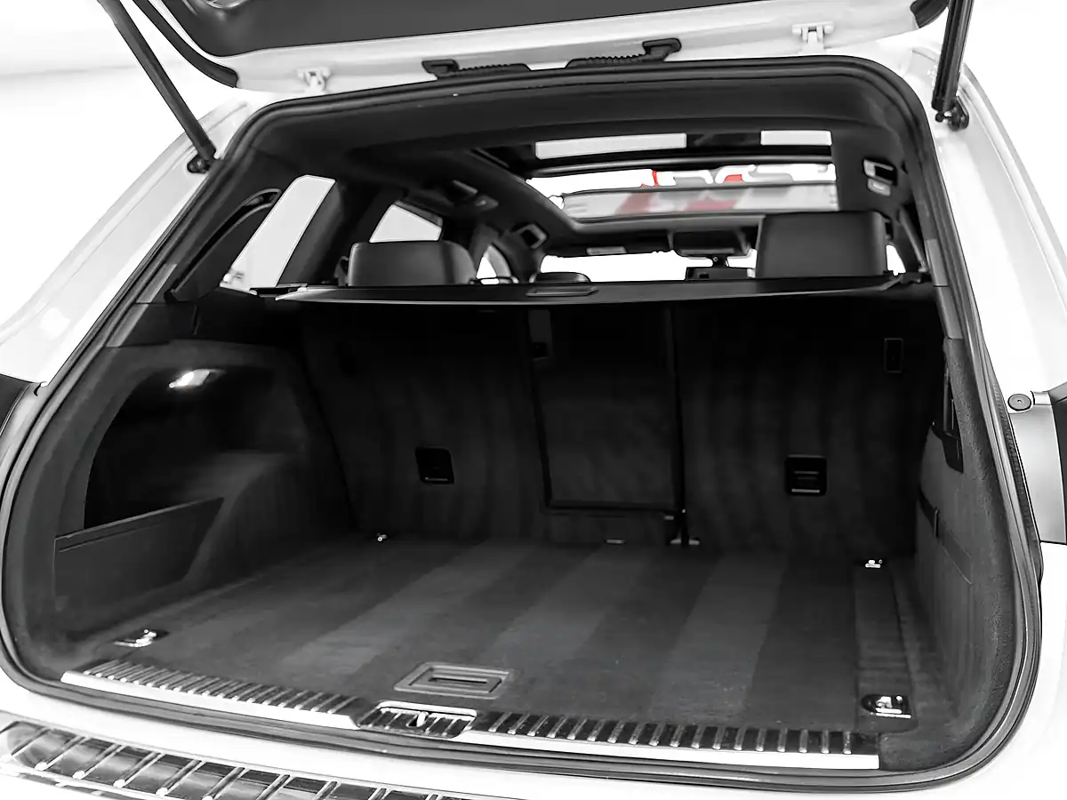 Used 2015 Volkswagen Touareg R-Line Pure White - Interior and Exterior details 14