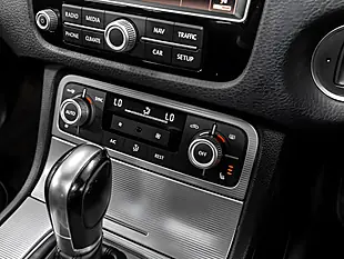 Used 2015 Volkswagen Touareg R-Line Pure White - Interior and Exterior details 17