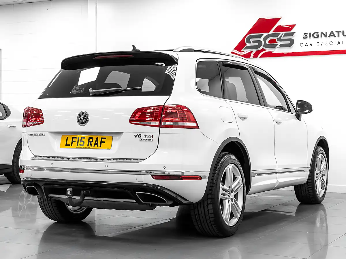 Used 2015 Volkswagen Touareg R-Line Pure White - Interior and Exterior details 4