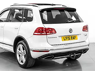 Used 2015 Volkswagen Touareg R-Line Pure White - Interior and Exterior details 9