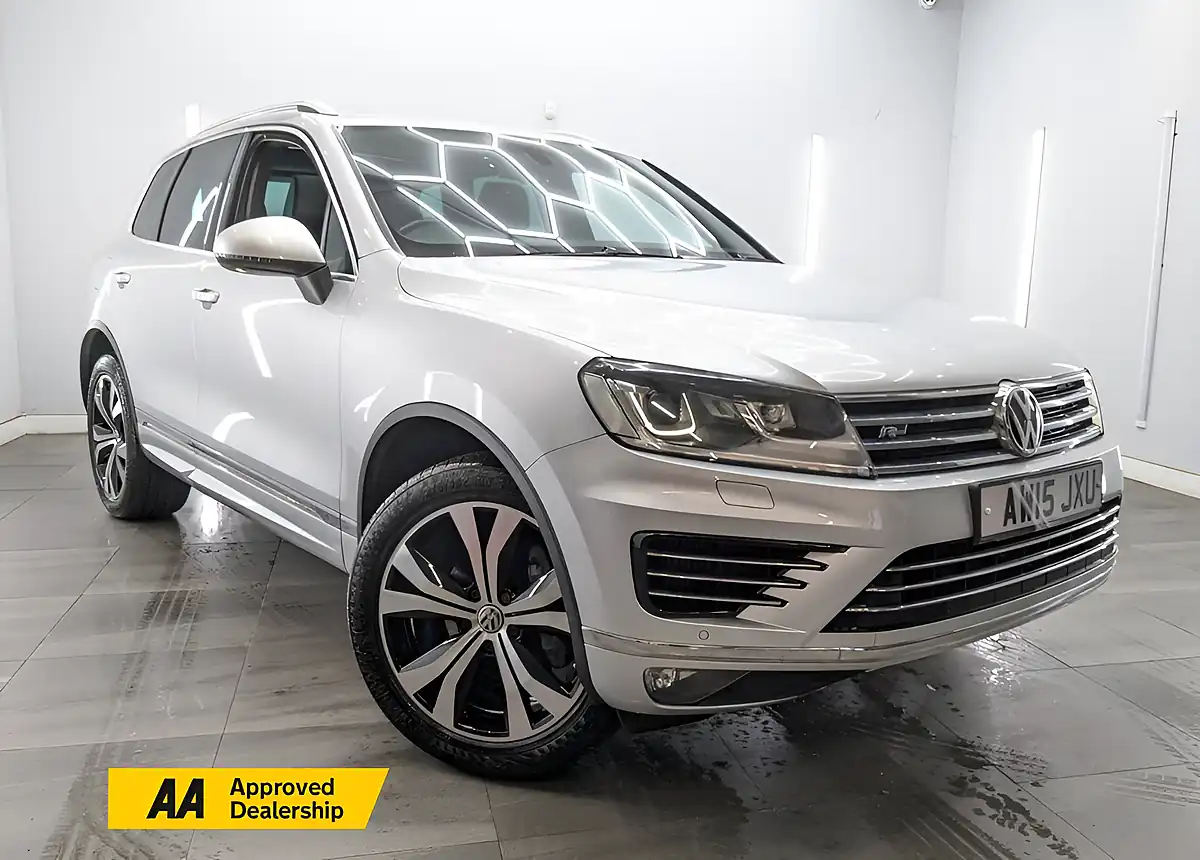 Used 2015 Volkswagen Touareg R-Line Silver - Front View