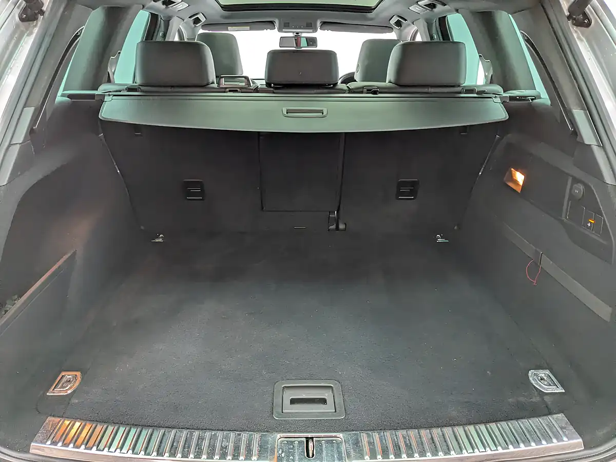 Used 2015 Volkswagen Touareg R-Line Silver - Interior and Exterior details 10