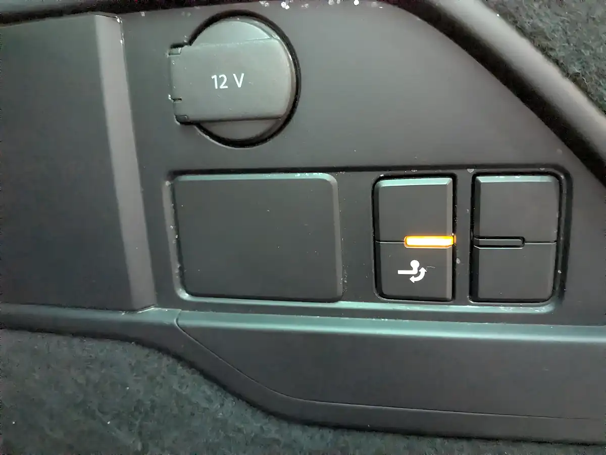 Used 2015 Volkswagen Touareg R-Line Silver - Interior and Exterior details 12