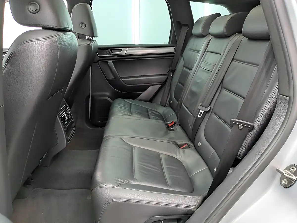 Used 2015 Volkswagen Touareg R-Line Silver - Interior and Exterior details 13
