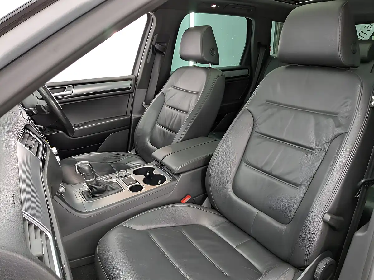 Used 2015 Volkswagen Touareg R-Line Silver - Interior and Exterior details 15