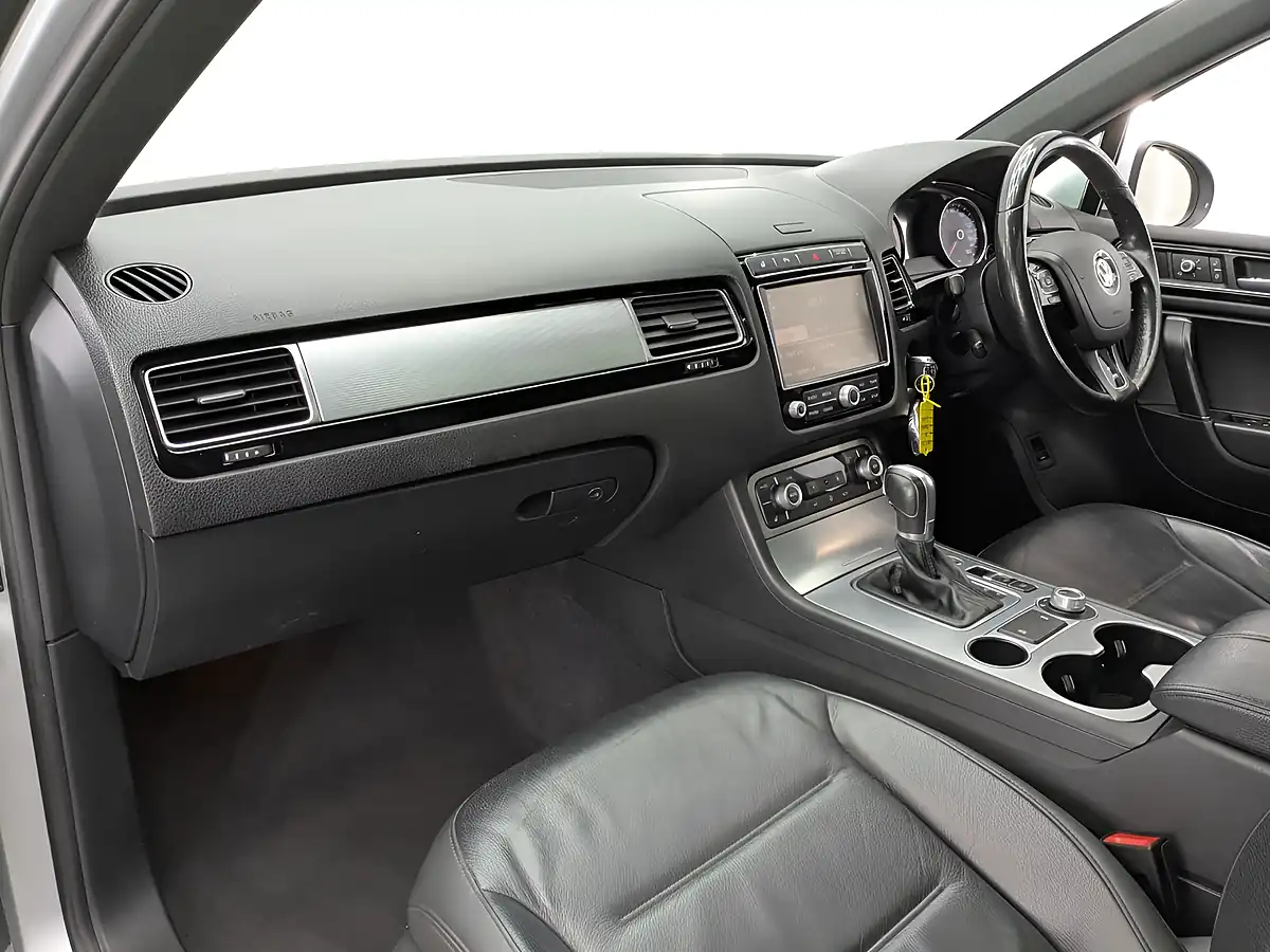 Used 2015 Volkswagen Touareg R-Line Silver - Interior and Exterior details 17