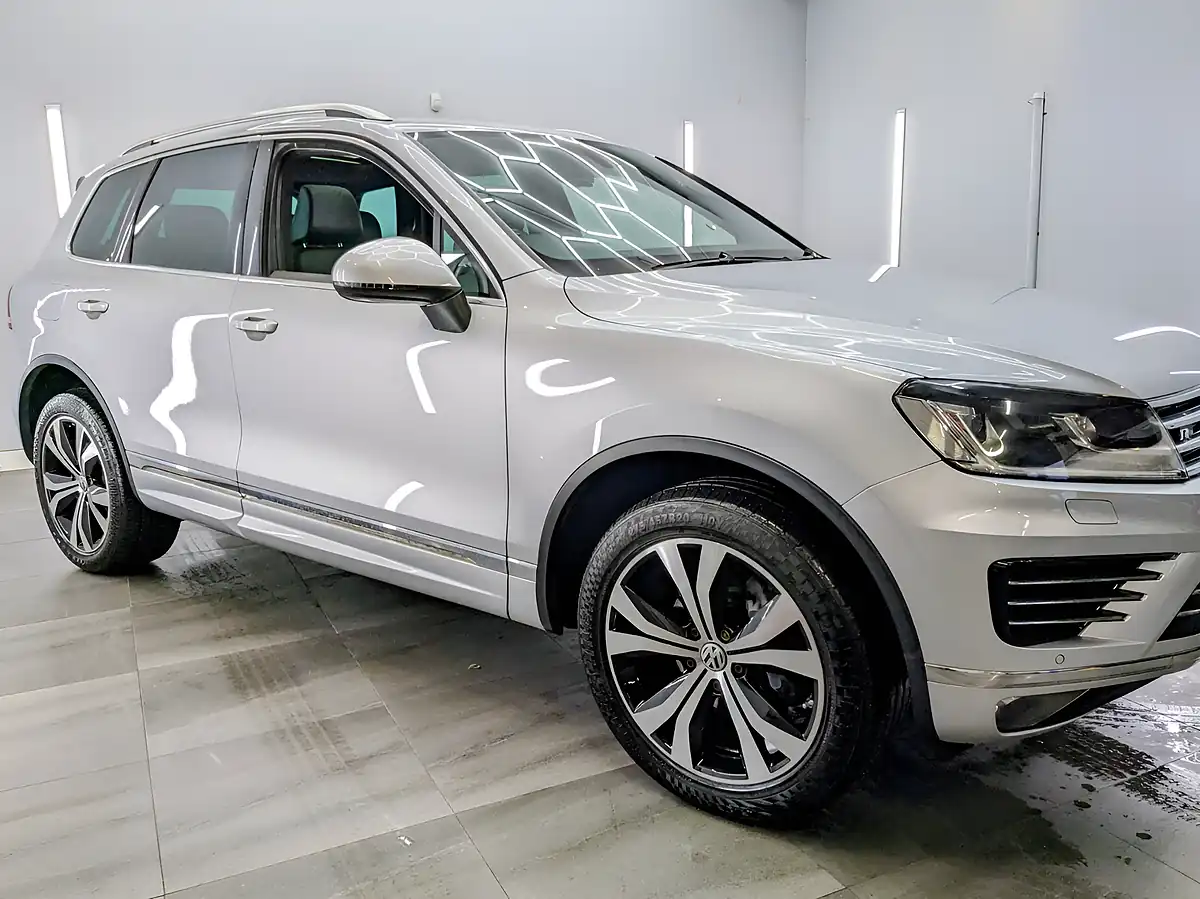 Used 2015 Volkswagen Touareg R-Line Silver - Interior and Exterior details 4