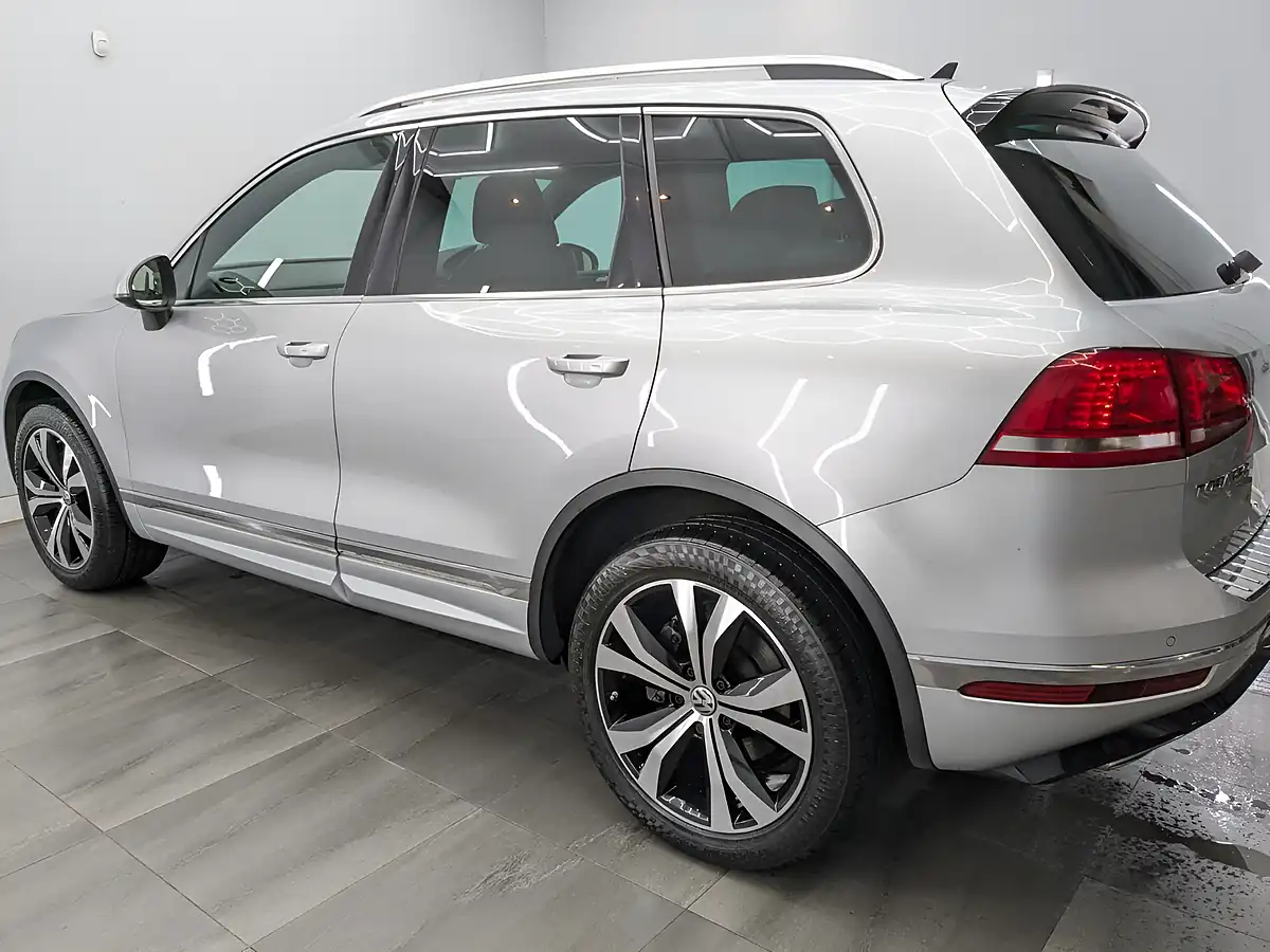 Used 2015 Volkswagen Touareg R-Line Silver - Interior and Exterior details 6