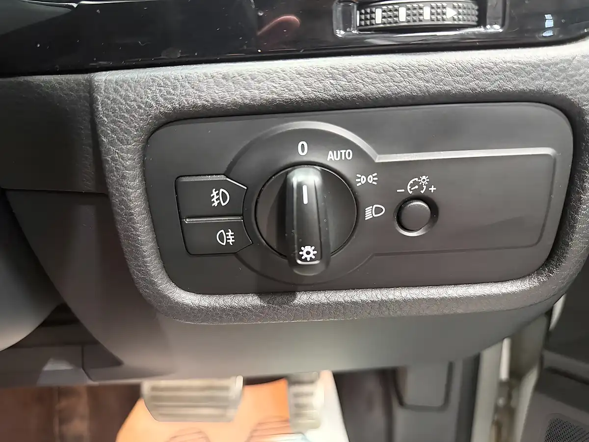 Used 2015 Volkswagen Touareg R-Line White - Interior and Exterior details 14