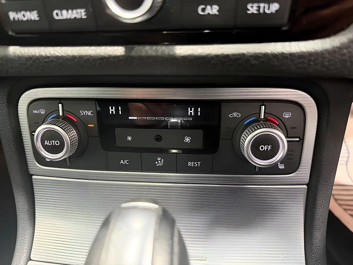 Used 2015 Volkswagen Touareg R-Line White - Interior and Exterior details 15