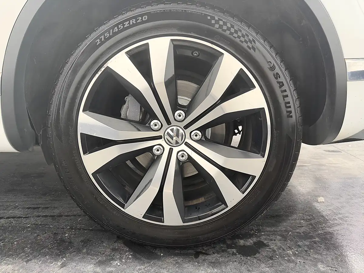Used 2015 Volkswagen Touareg R-Line White - Interior and Exterior details 19