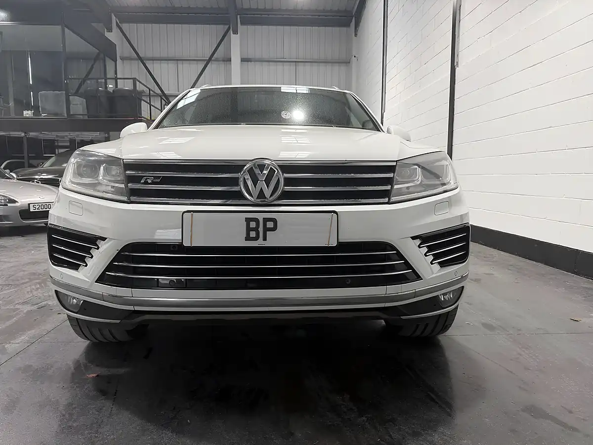 Used 2015 Volkswagen Touareg R-Line White - Interior and Exterior details 2