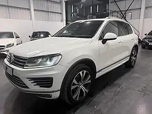 Used 2015 Volkswagen Touareg R-Line White - Interior and Exterior details 3