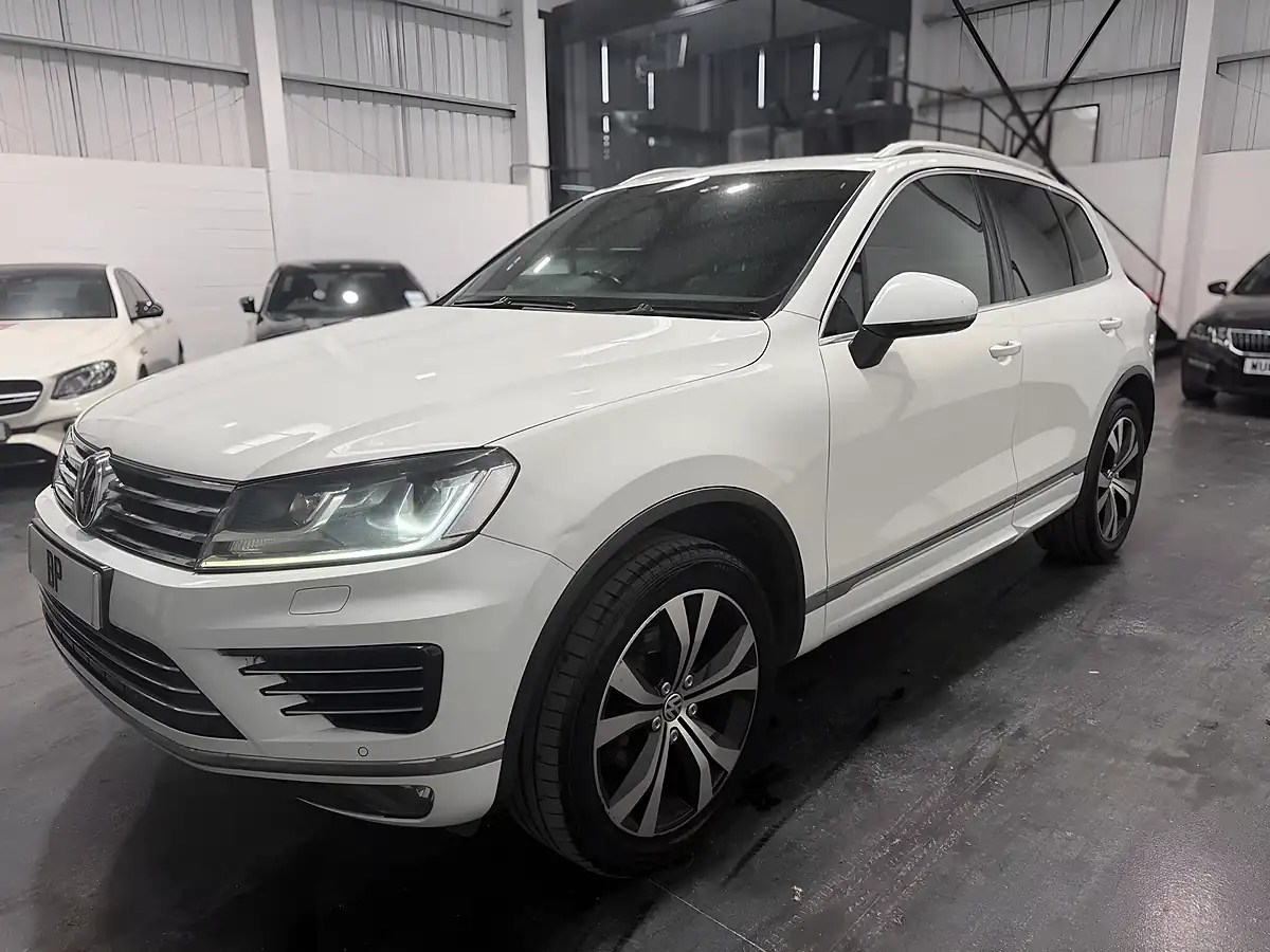 Used 2015 Volkswagen Touareg R-Line White - Interior and Exterior details 3