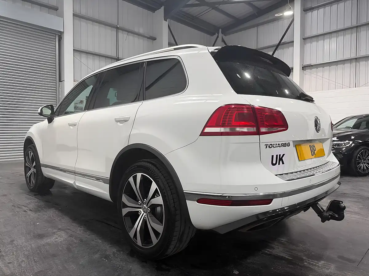Used 2015 Volkswagen Touareg R-Line White - Interior and Exterior details 4