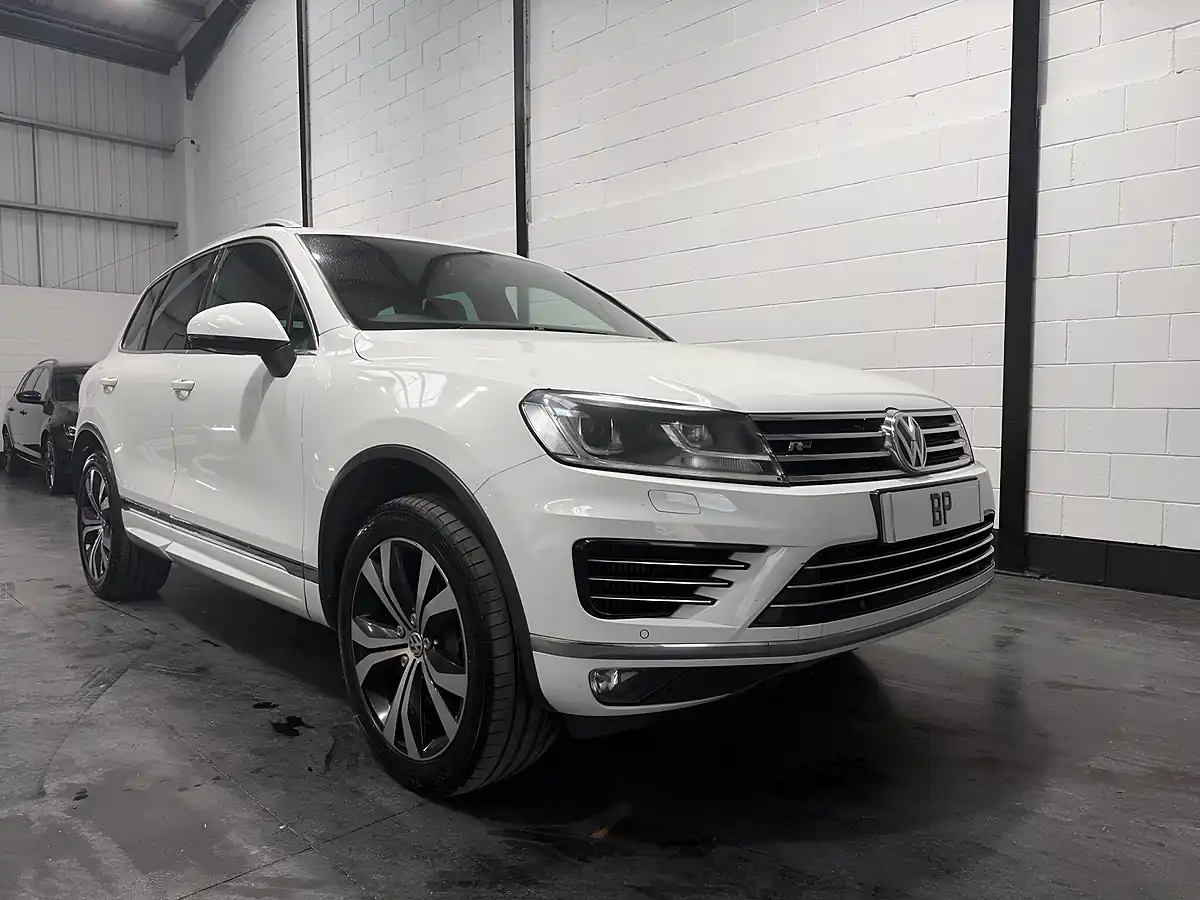 Used 2015 Volkswagen Touareg R-Line White - Interior and Exterior details 5