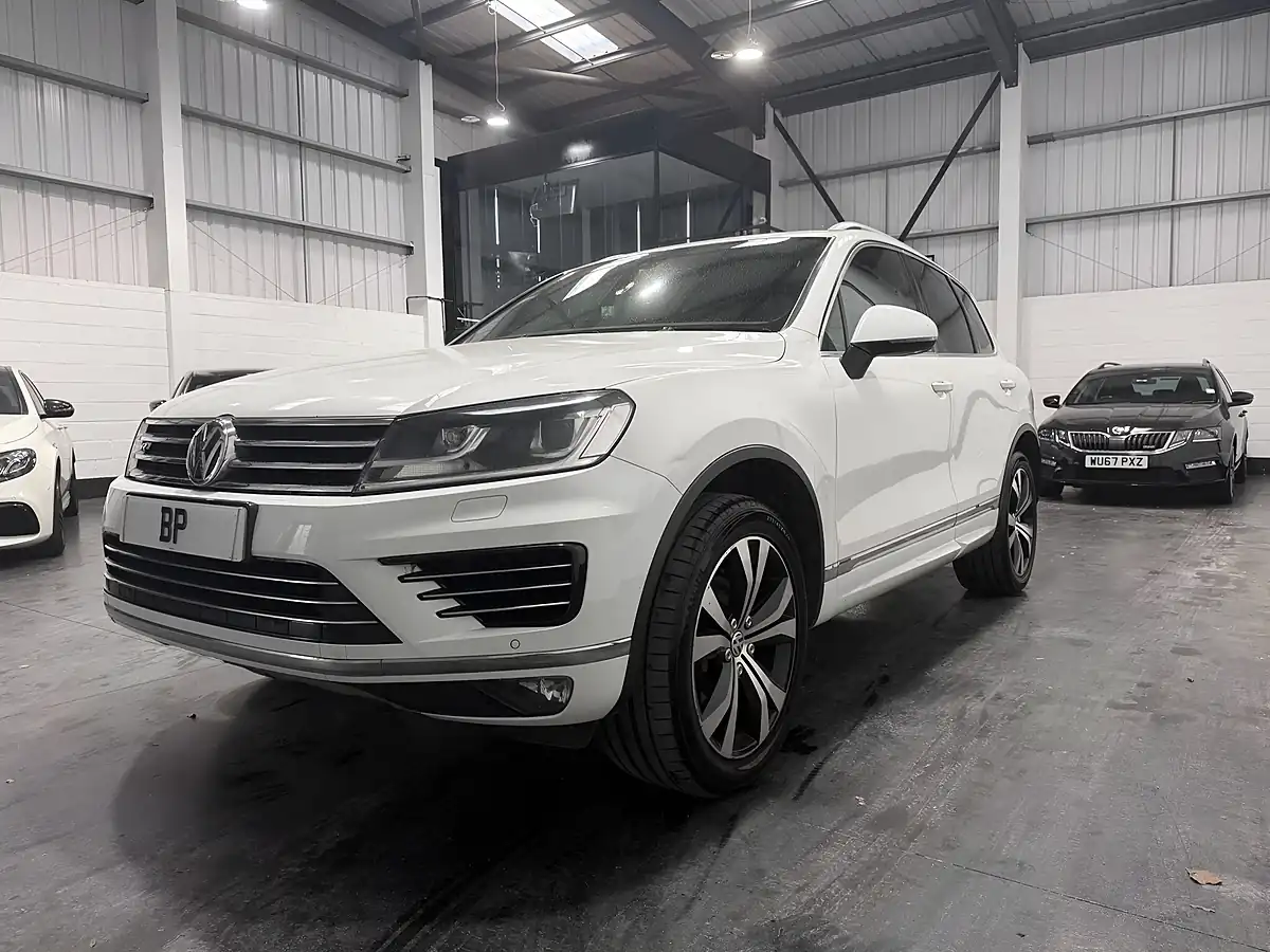 Used 2015 Volkswagen Touareg R-Line White - Interior and Exterior details 6