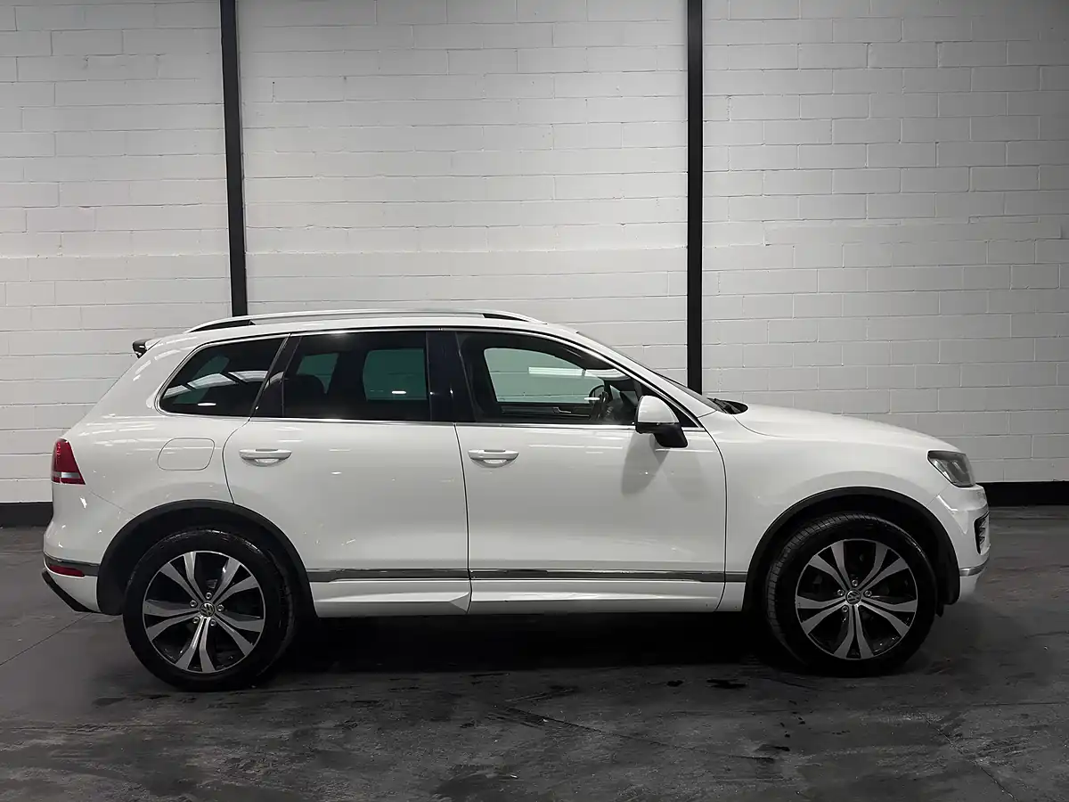 Used 2015 Volkswagen Touareg R-Line White - Interior and Exterior details 9