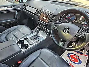 Used 2015 Volkswagen Touareg R-Line White - Interior and Exterior details 11