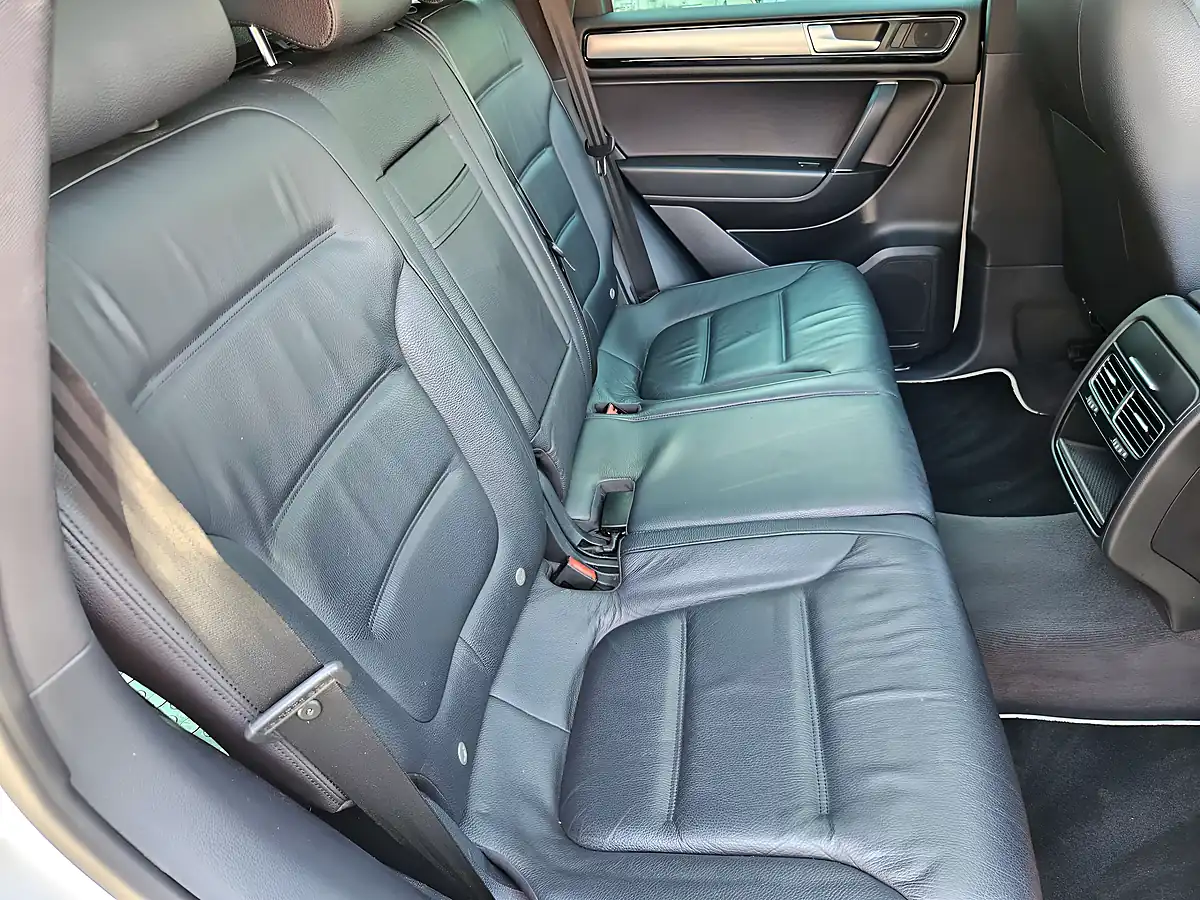 Used 2015 Volkswagen Touareg R-Line White - Interior and Exterior details 12