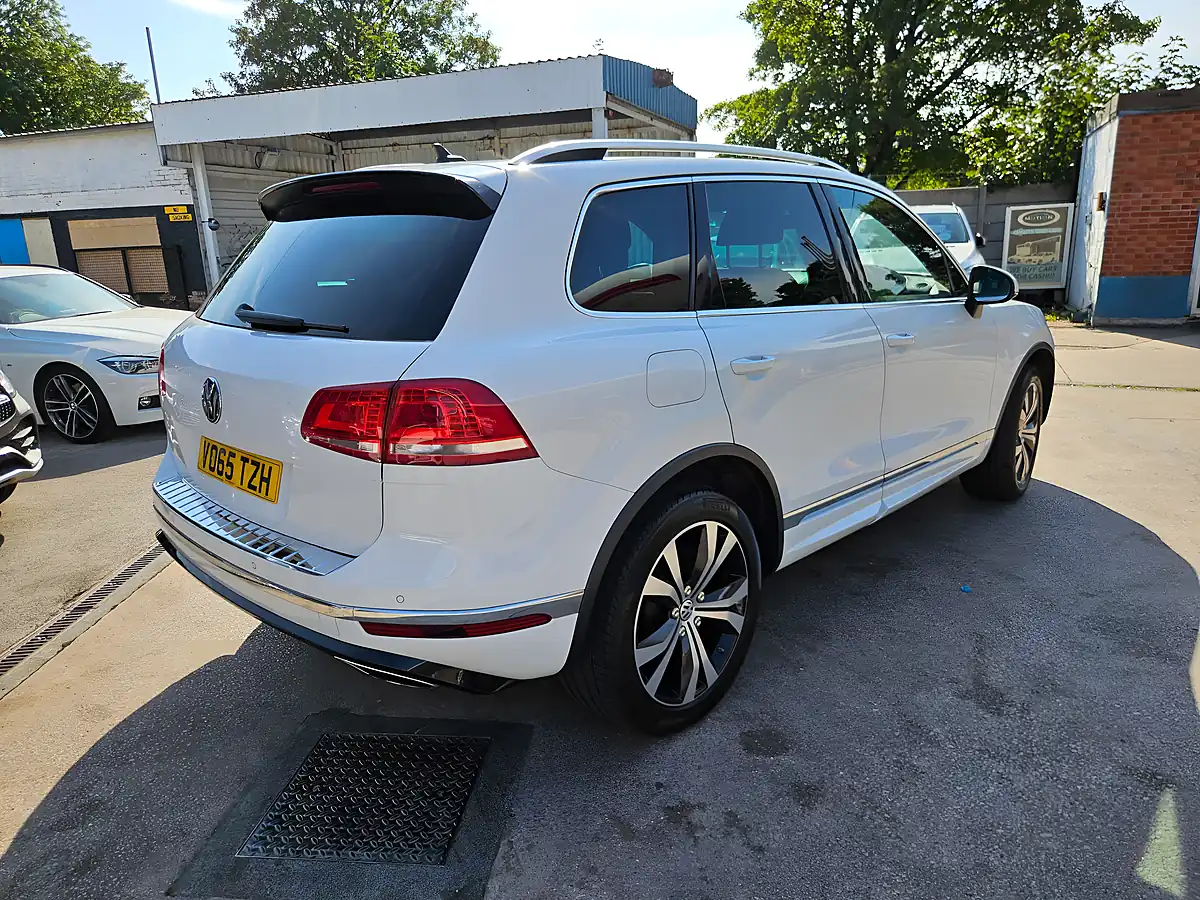Used 2015 Volkswagen Touareg R-Line White - Interior and Exterior details 15