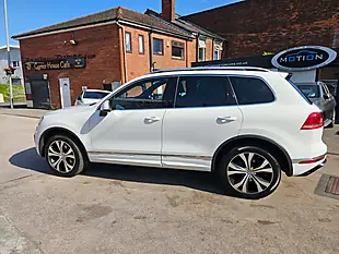 Used 2015 Volkswagen Touareg R-Line White - Interior and Exterior details 18