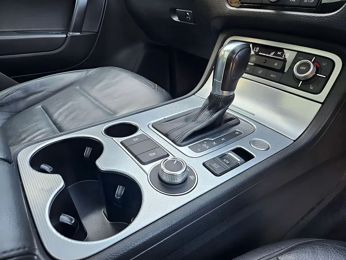 Used 2015 Volkswagen Touareg R-Line White - Interior and Exterior details 20