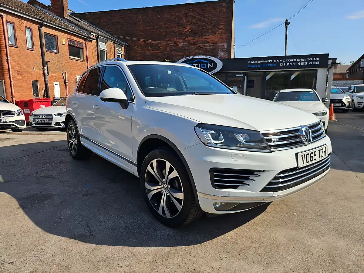 Used 2015 Volkswagen Touareg R-Line White - Interior and Exterior details 3