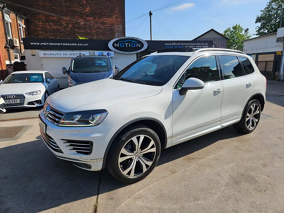 Used 2015 Volkswagen Touareg R-Line White - Interior and Exterior details 6