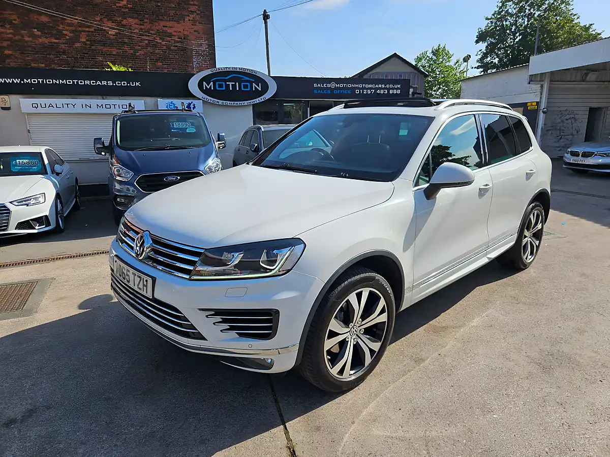 Used 2015 Volkswagen Touareg R-Line White - Interior and Exterior details 7