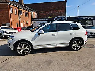 Used 2015 Volkswagen Touareg R-Line White - Interior and Exterior details 8