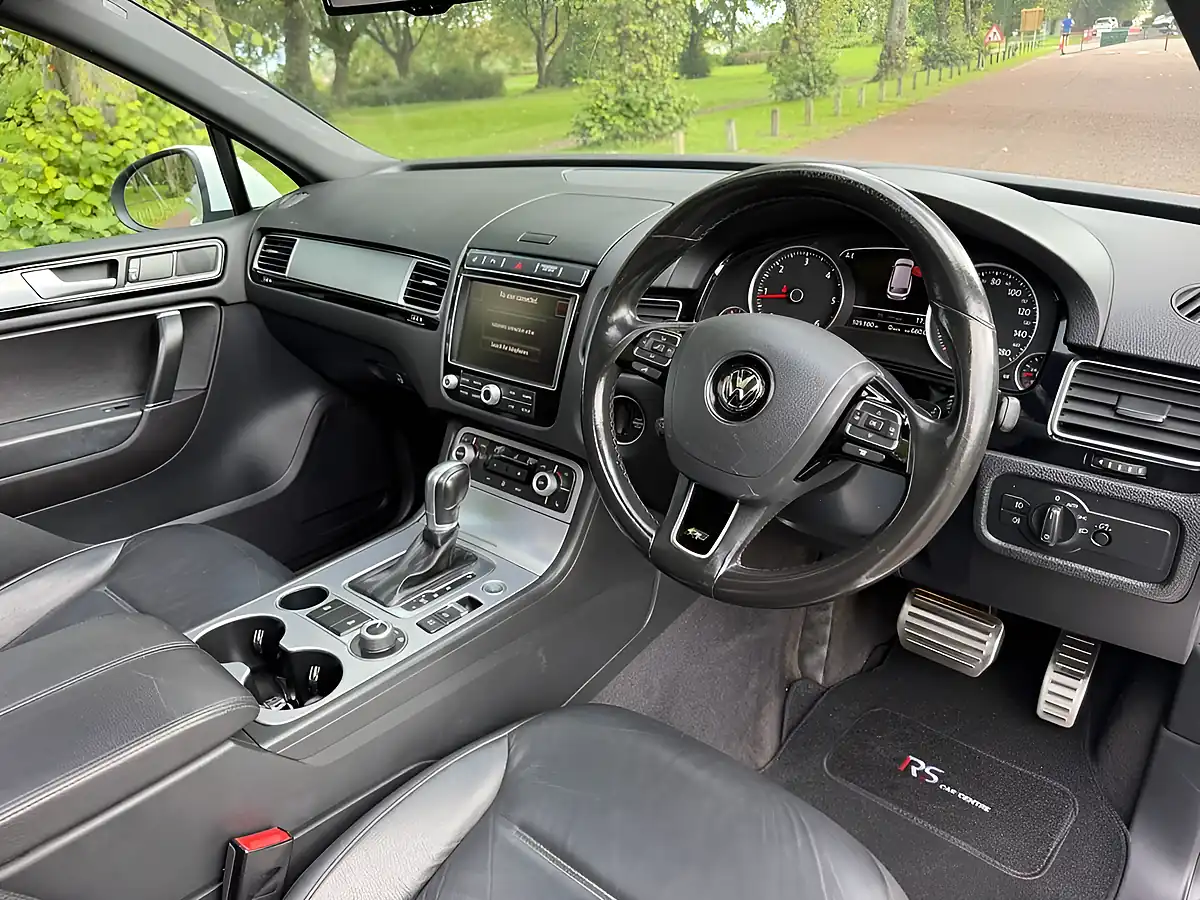 Used 2015 Volkswagen Touareg R-Line White - Interior and Exterior details 10