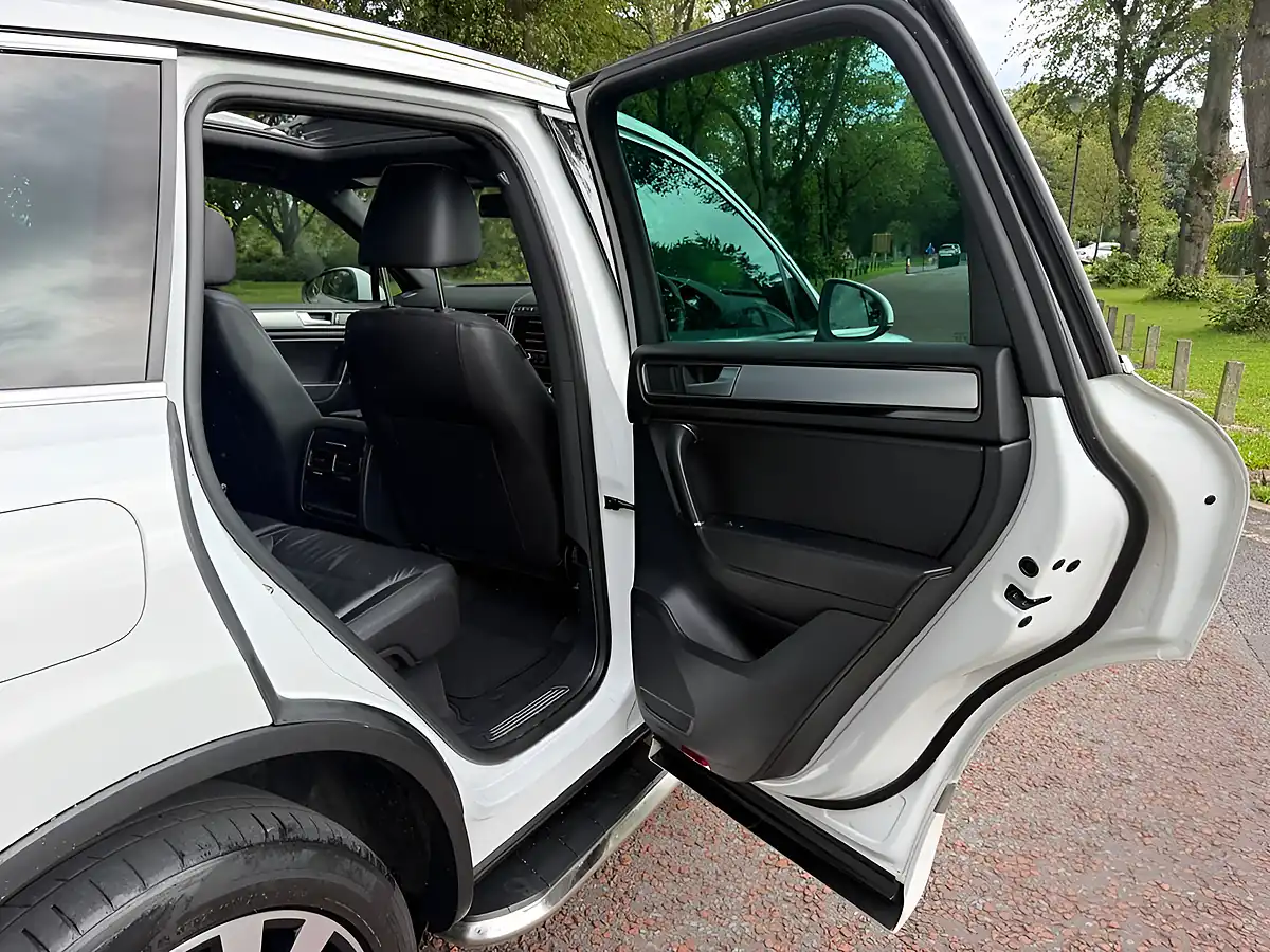 Used 2015 Volkswagen Touareg R-Line White - Interior and Exterior details 11